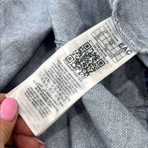 Guess Blue Jean Jacket Classic Style - Picture 4 of 4